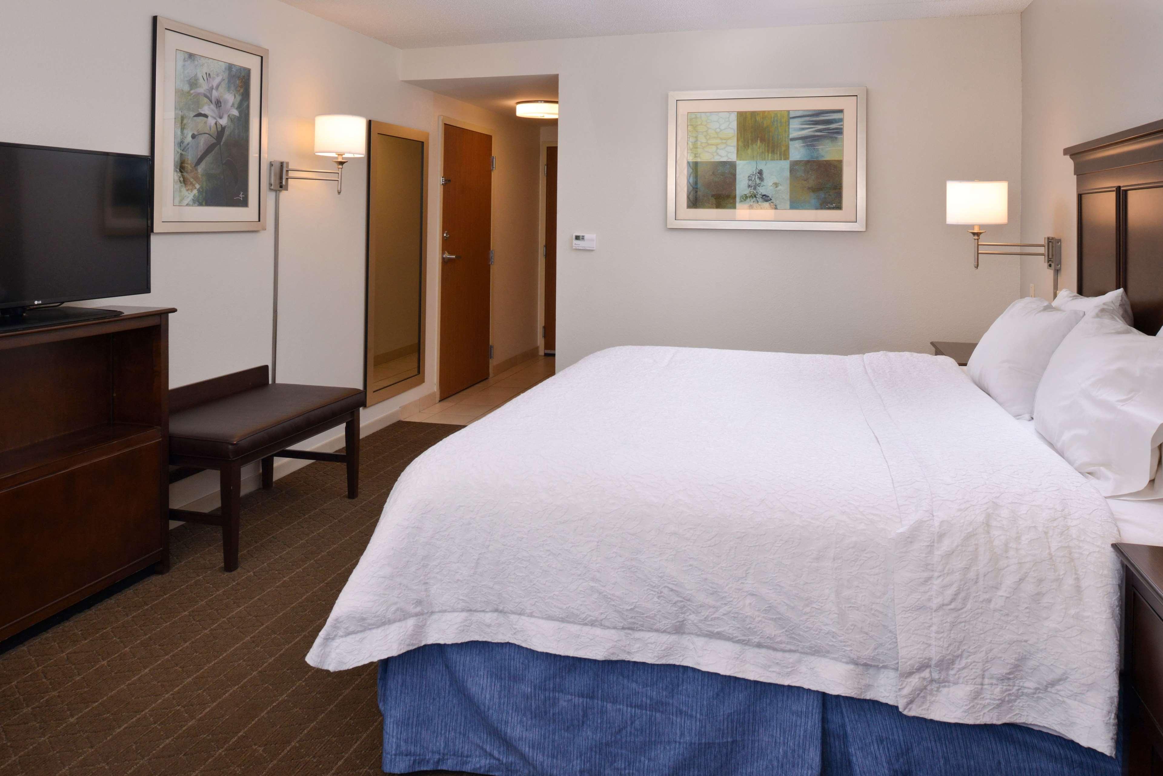 Hampton Inn & Suites Pueblo-Southgate Exterior photo