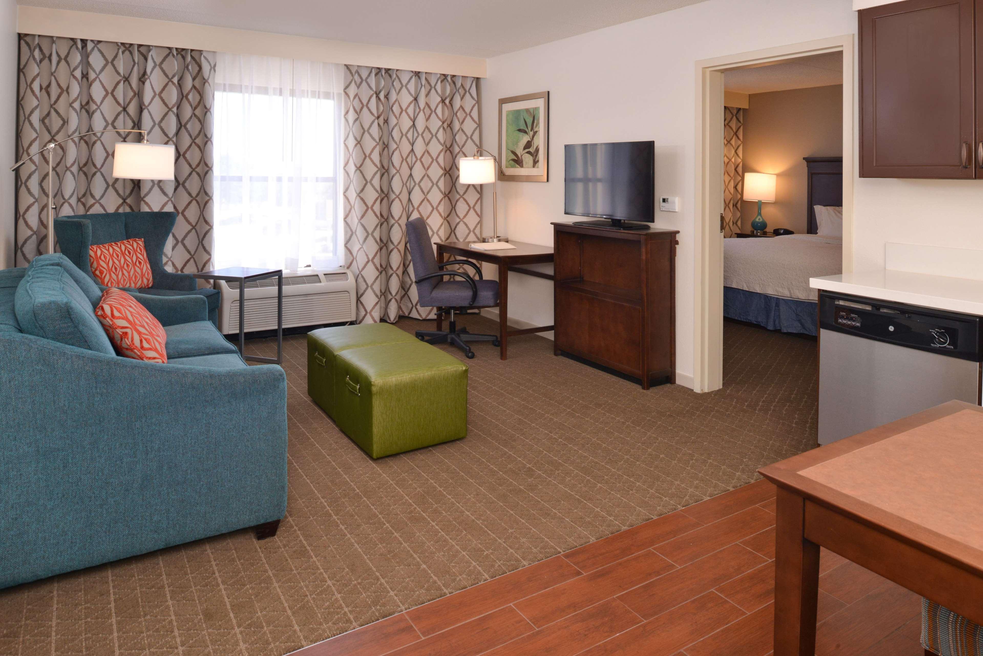 Hampton Inn & Suites Pueblo-Southgate Exterior photo