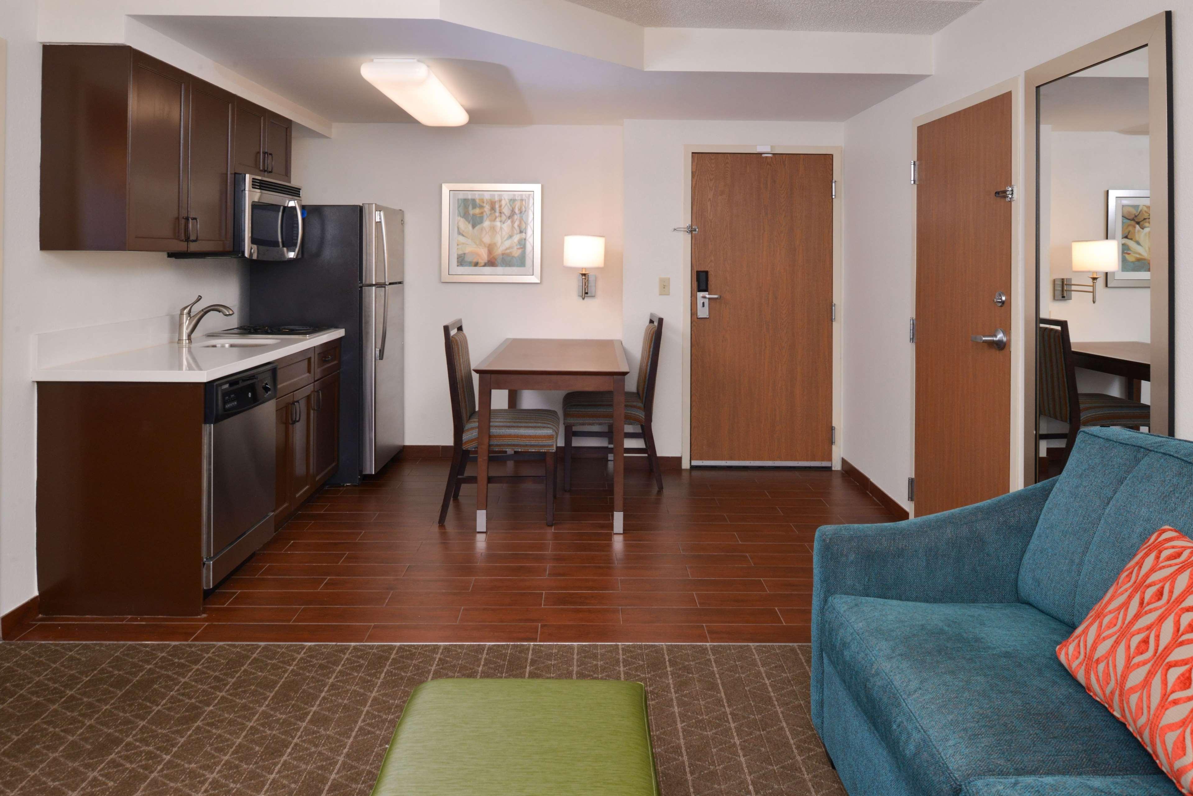 Hampton Inn & Suites Pueblo-Southgate Exterior photo
