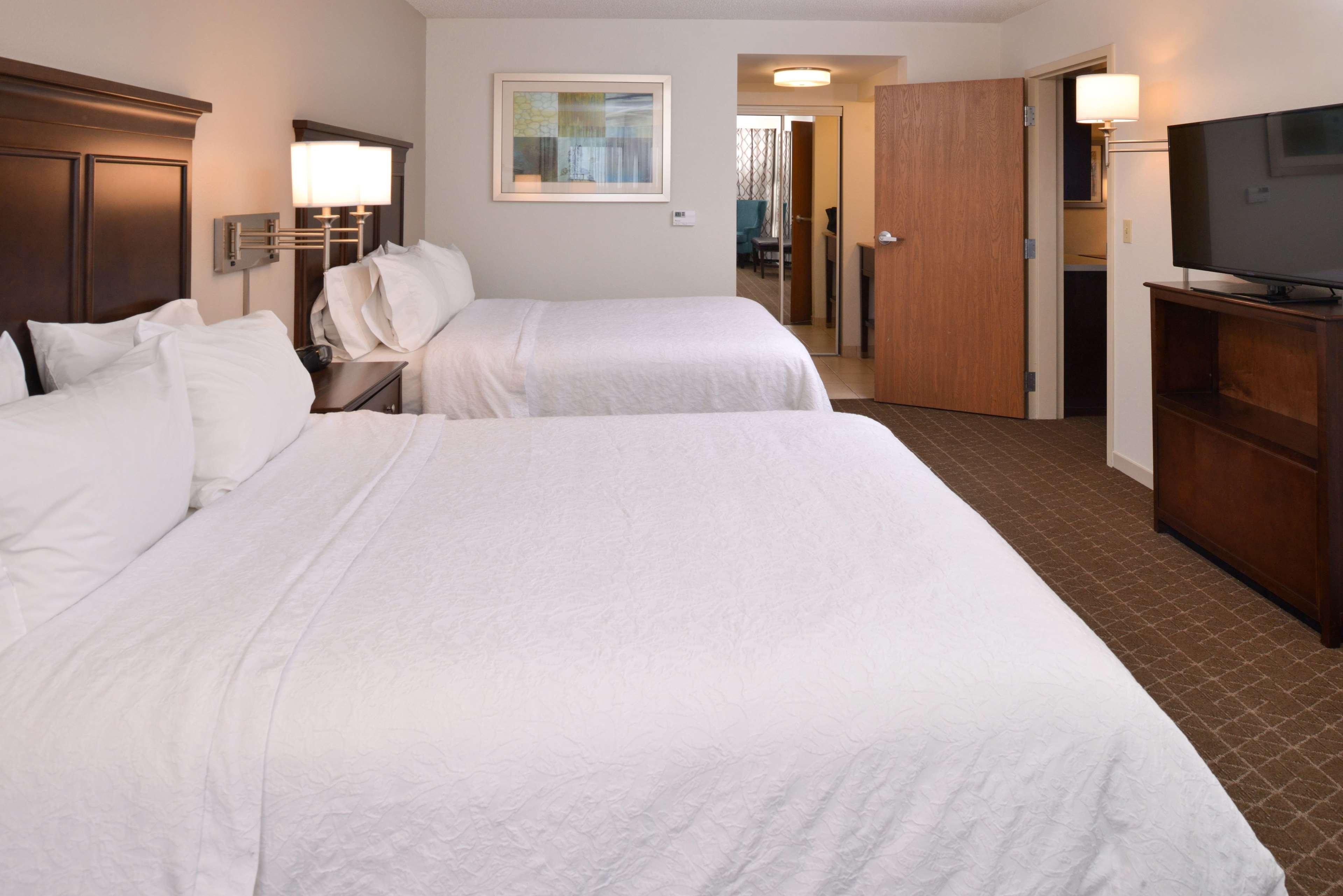 Hampton Inn & Suites Pueblo-Southgate Exterior photo