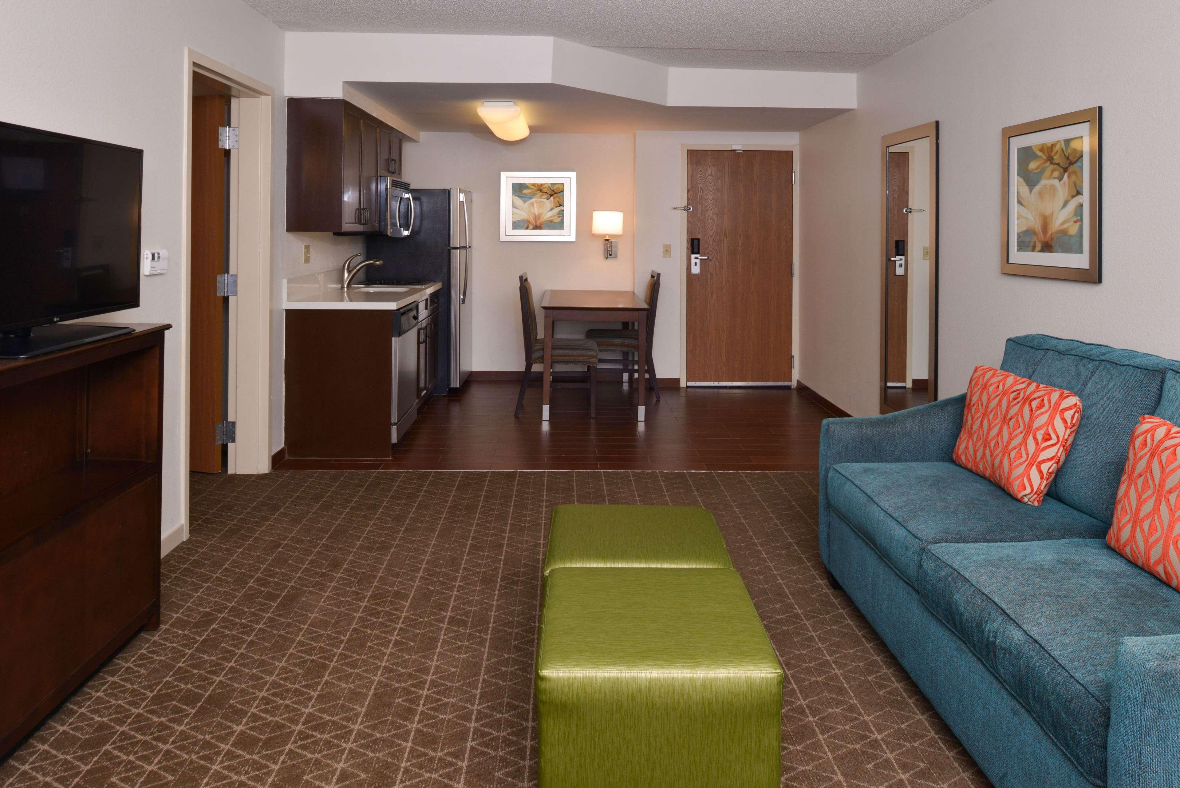 Hampton Inn & Suites Pueblo-Southgate Exterior photo