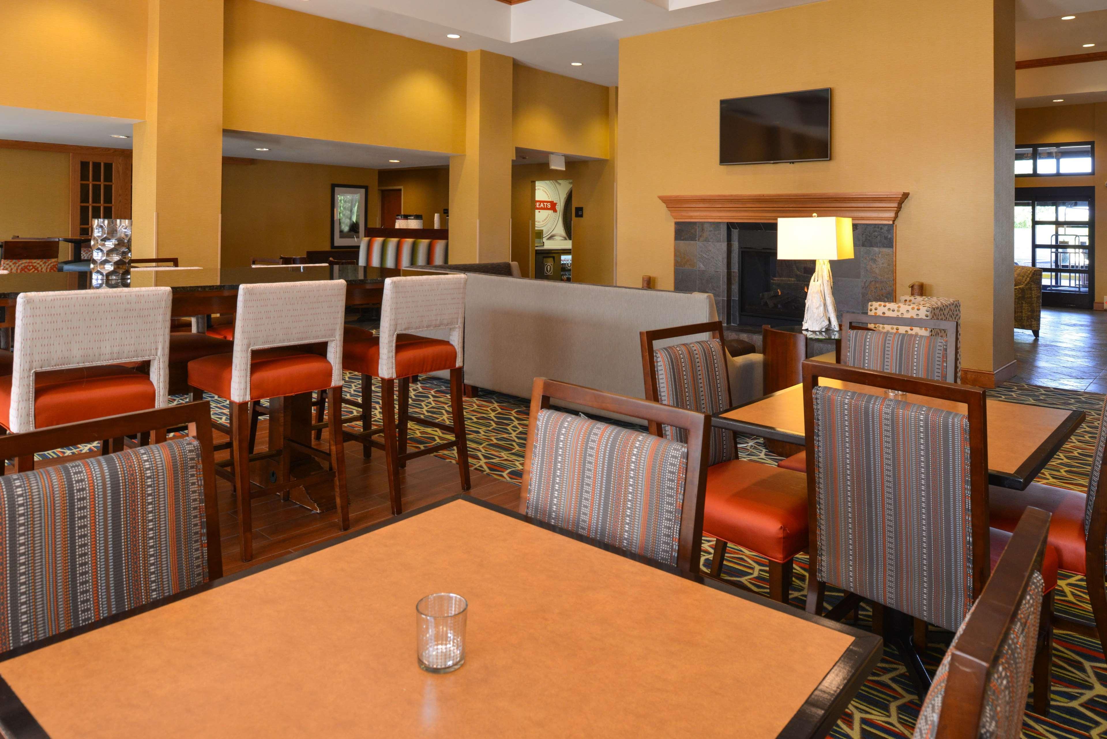 Hampton Inn & Suites Pueblo-Southgate Exterior photo