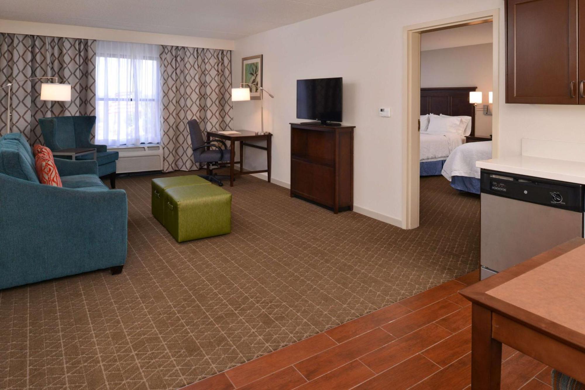 Hampton Inn & Suites Pueblo-Southgate Exterior photo