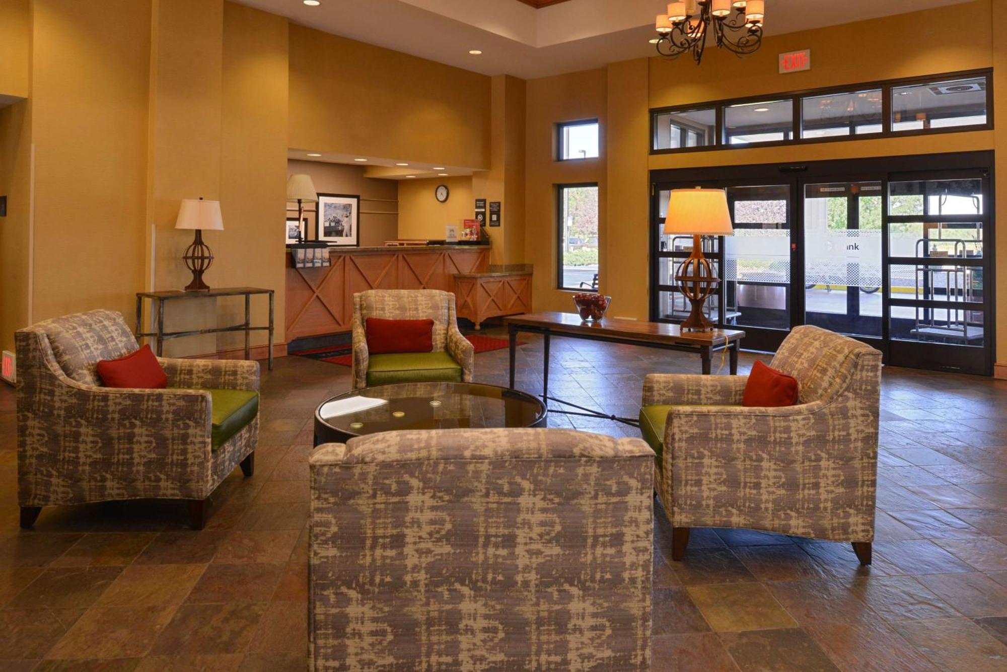 Hampton Inn & Suites Pueblo-Southgate Exterior photo